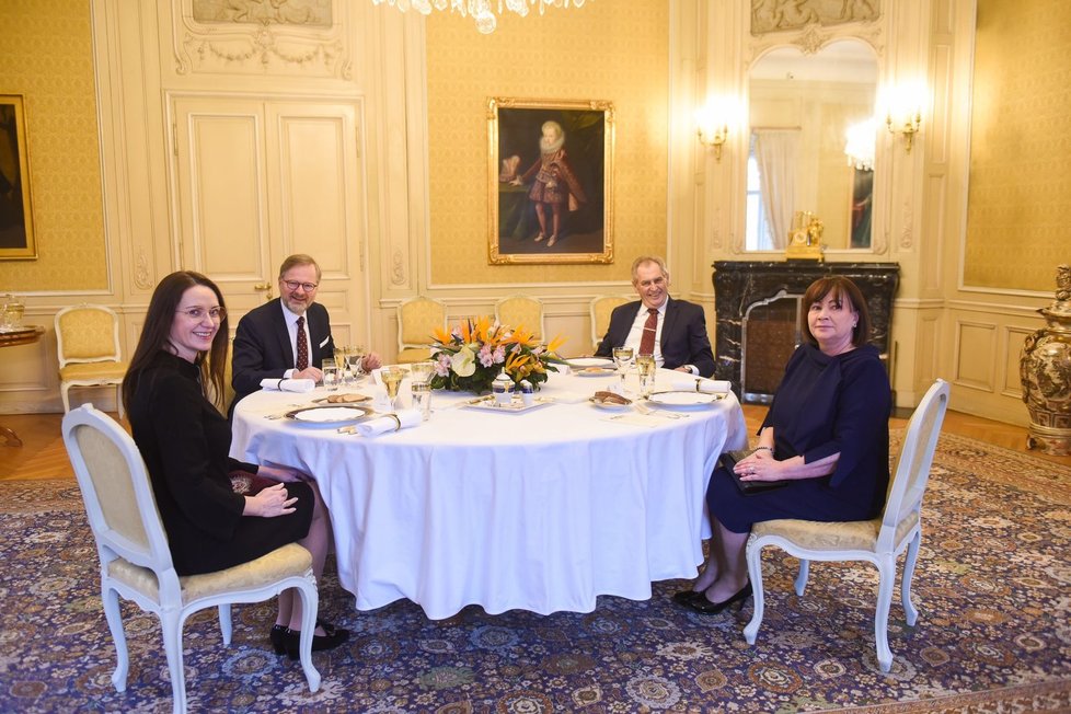 Novoroční oběd v Lánech 2022: Manželé Zemanovi a Fialovi (2.1.2022)
