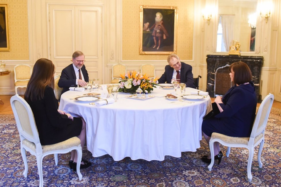 Novoroční oběd v Lánech 2022: Manželé Zemanovi a Fialovi (2.1.2022)