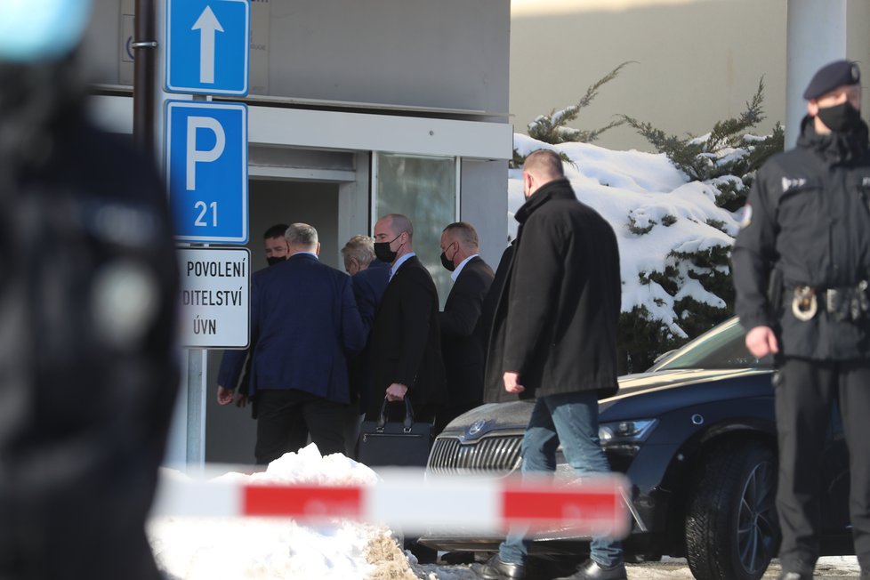 Prezident Miloš Zeman dorazil do Ústřední vojenské nemocnice v Praze (ÚVN) na druhou dávku vakcíny proti covidu (12.2.2021)