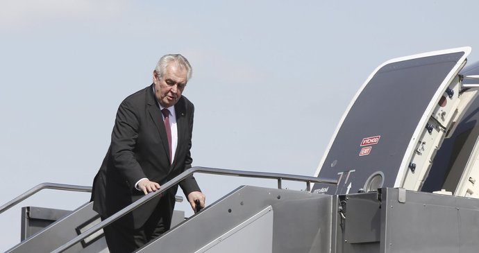 Prezident republiky Miloš Zeman při odletu