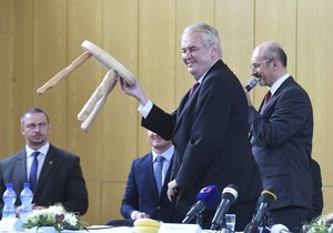 Prezident Zeman navštívil Střední průmyslovou školu Hranice.