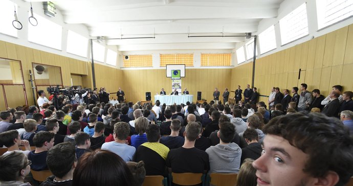 Prezident Zeman navštívil Střední průmyslovou školu Hranice.