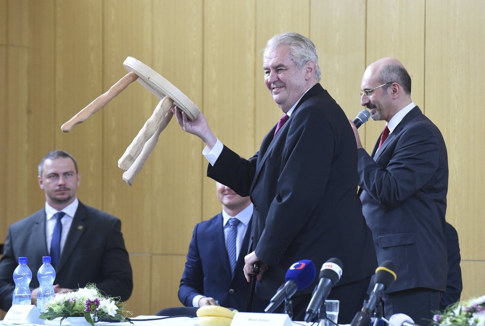 Prezident Zeman navštívil Střední průmyslovou školu Hranice.