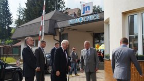 Miloš Zeman se nelichotivě vyjádřil o vedení jesenické nemocnice. Ředitel Jedlička (vpravo) mu napsal po návštěvě ostrý dopis