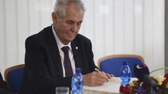 Obchodní řetězce mají u potravin nepřiměřeně vysoké marže, stěžoval si Zeman při návštěvě Olmy