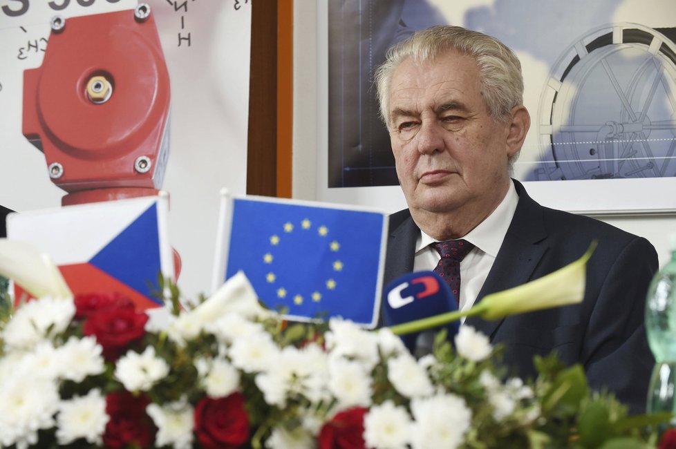 Miloš Zeman při návštěvě společnosti ABO valve v Olomouci-Chomoutově