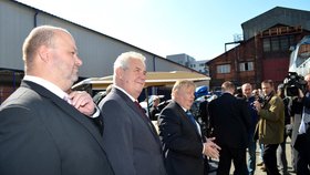 Ministr vnitra Martin Pecina je na Ostravsku lídrem Zemanovců. Jeho účast na cestě prezidenta byla asi náhodná.
