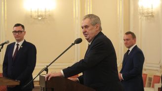 Zlomený Zeman. Nejvyšší funkce vyžaduje pevné zdraví, jinak by měl prezident rezignovat