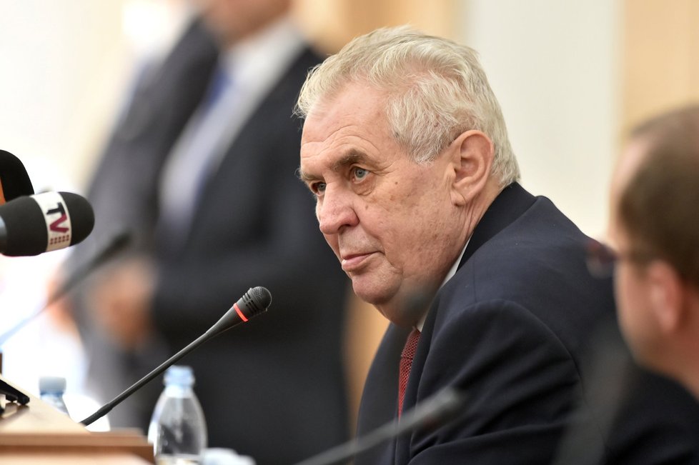 Prezident Miloš Zeman Dohnala nepovýší.