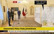 Internet zaplavily vtipy na jmenování Petra Fialy, během něhož byl prezident Miloš Zeman za stěnou z plexiskla.