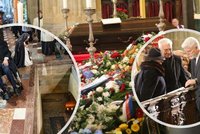 Skryté napětí na pohřbu Duky: Pavel s kritiky, Zeman u hrobky, Babišovo gesto i znesváření Okamurové