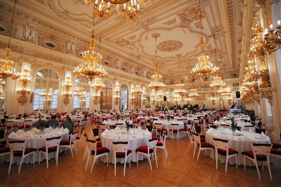 Pražský hrad se pochlubil výzdobou sálu, kde prezident Miloš Zeman pořádá charitativní ples (10.1.2020).