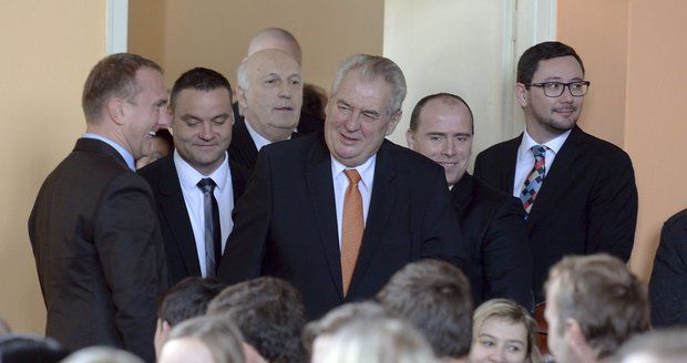 Zeman udělil první milost vězni: Před volbami tvrdil, že pravomoc nevyužije