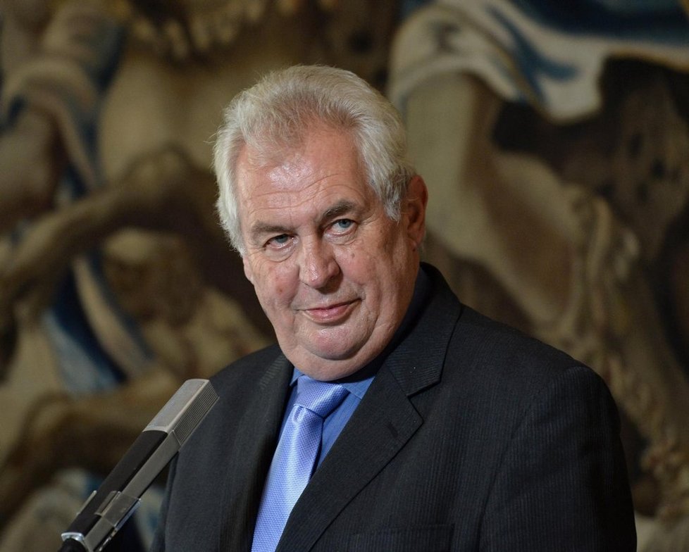 Miloš Zeman se stále neomluvil.