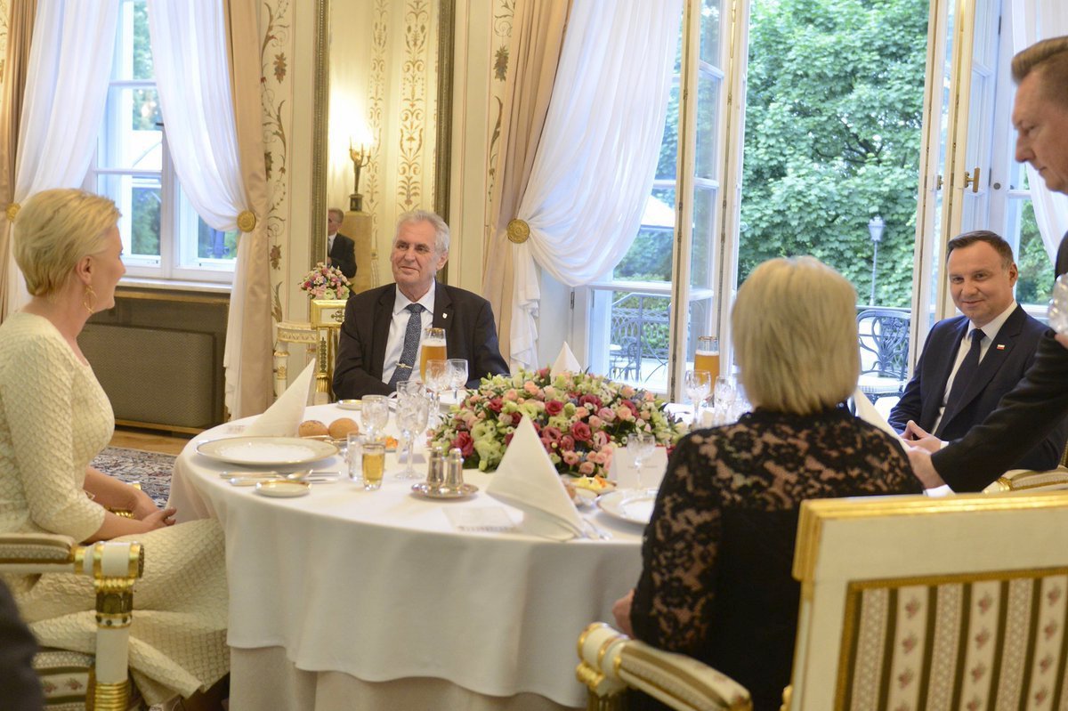 Miloš Zeman na státní návštěvě Polska: Večeře prezidentských párů