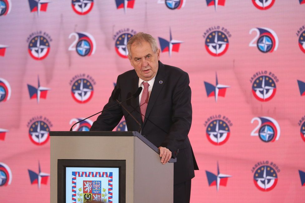 Prezident Zeman na Hradě během oslav 20 let ČR v NATO (12.3.2019)