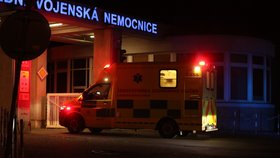 Převoz prezidenta Miloše Zemana z Lán zpátky do nemocnice poté, co mu vyšel pozitivní test na covid.