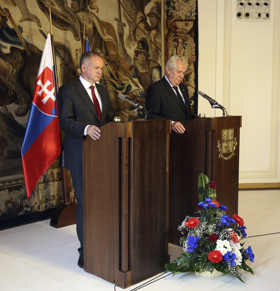 Prezidenti ČR a SR se sešli na Pražském hradě.