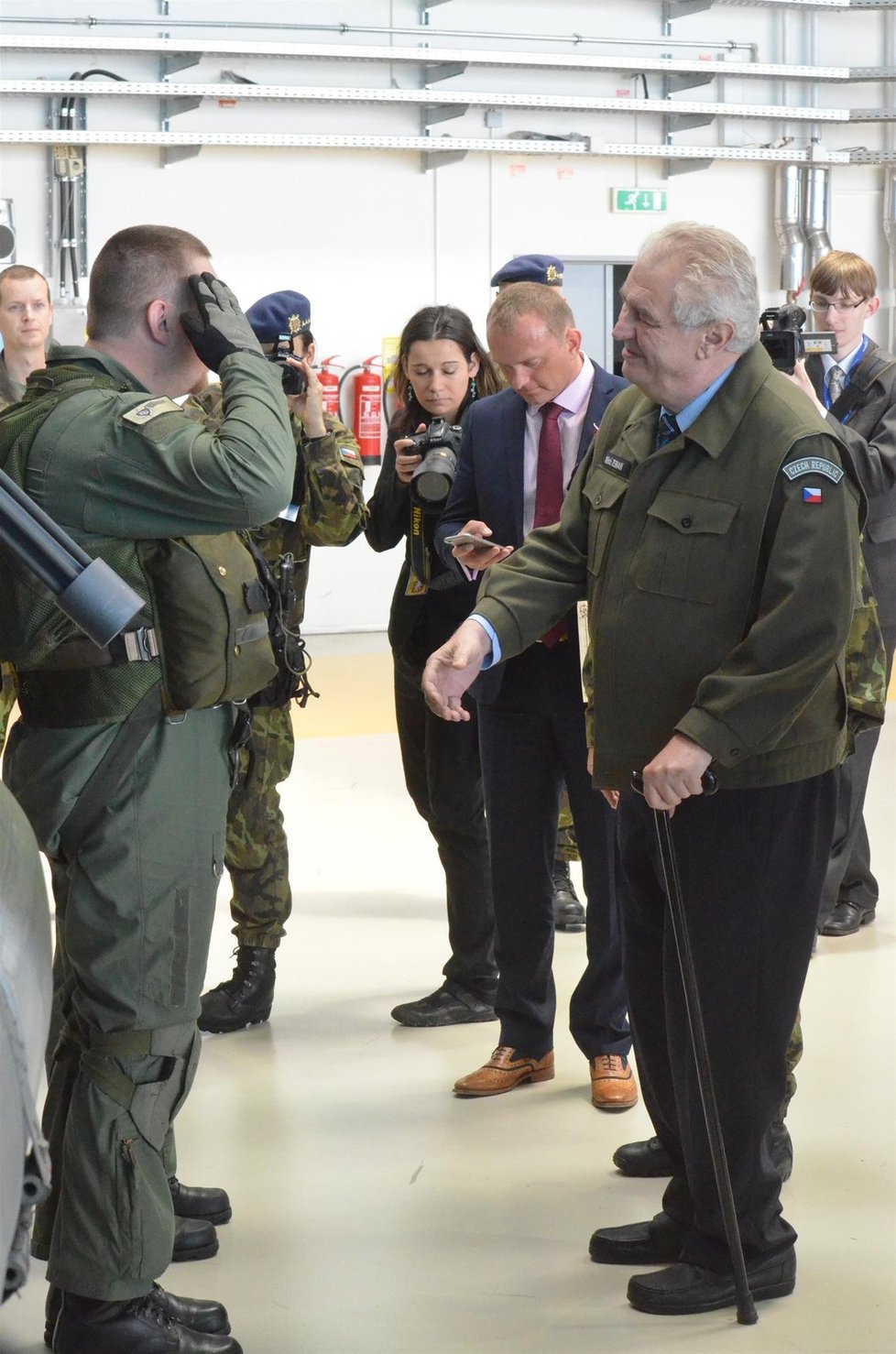 Miloš Zeman na vojenské základně v Náměšti