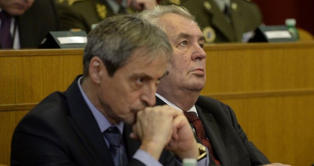 Zeman varuje: Nebezpečí terorismu se přiblížilo k našim hranicím