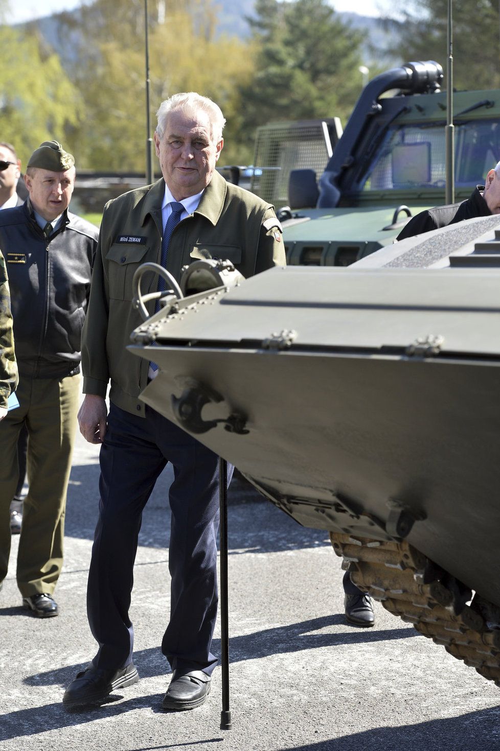 Prezident Zeman při návštěvě 13. dělostřeleckého pluku v Jincích na Příbramsku