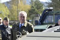 Zeman o nehodě vojáků v Libavé: Jeden bojový vůz omylem vystřelil na druhý