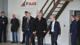 Miloš Zeman v Bystřici u Benešova navštívil firmu F Air Benešov se školou pro piloty.