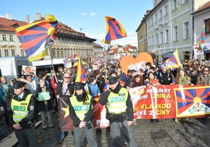 Pochod na podporu Tibetu během 2. dne návštěvy čínského prezidenta v Praze