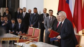 Čínský prezident Si Ťin-pching druhým dnem v Praze: Brífink na Hradě