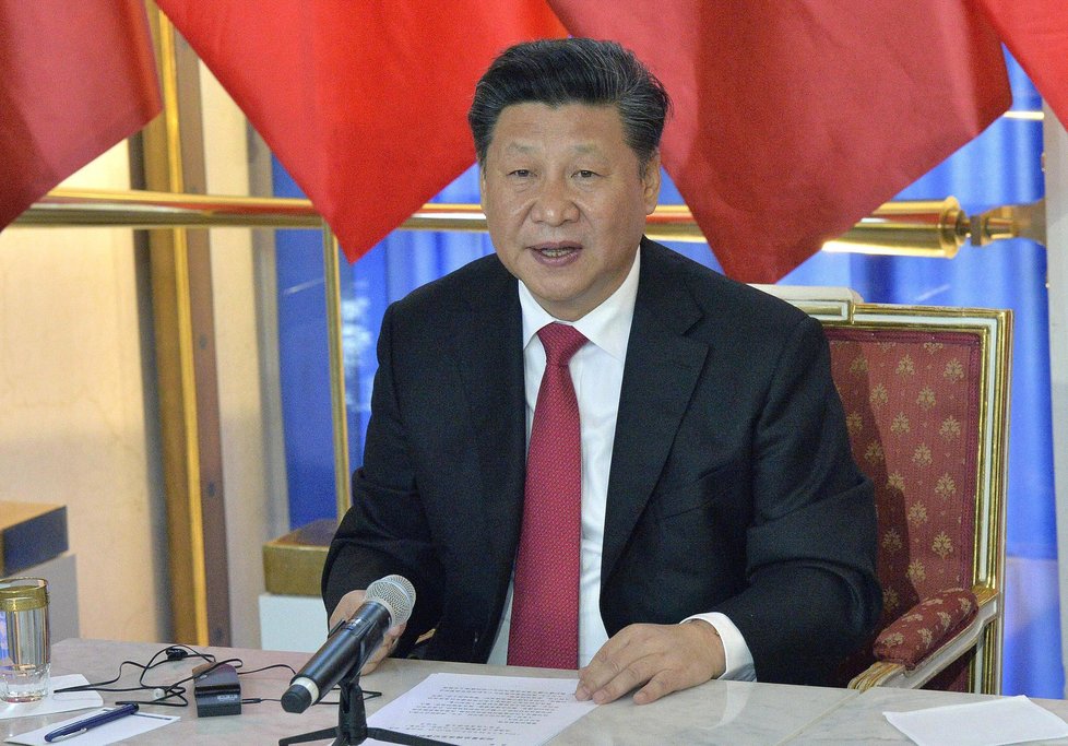 Čínský prezident Si Ťin-pching druhý den v Praze: Během brífinku na Hradě