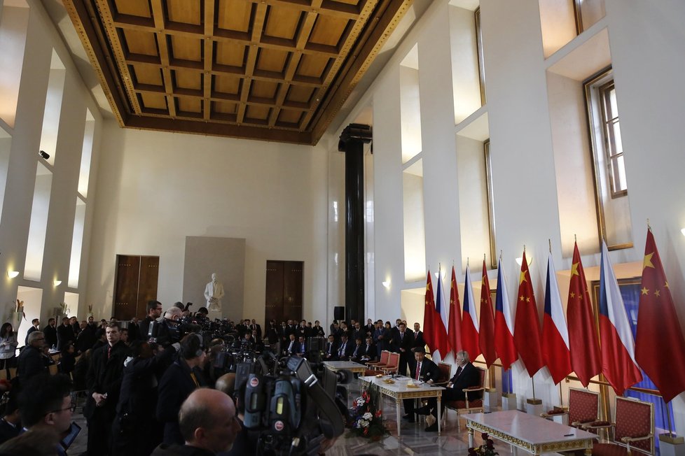 Čínský prezident Si Ťin-pching navštívil 29. 3. Pražský hrad, kde měl brífink