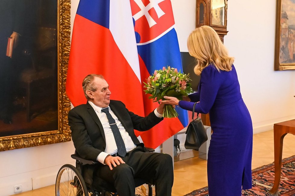 Miloš Zeman přivítal na Hradě Zuzanu Čaputovou (16. 11. 2022).