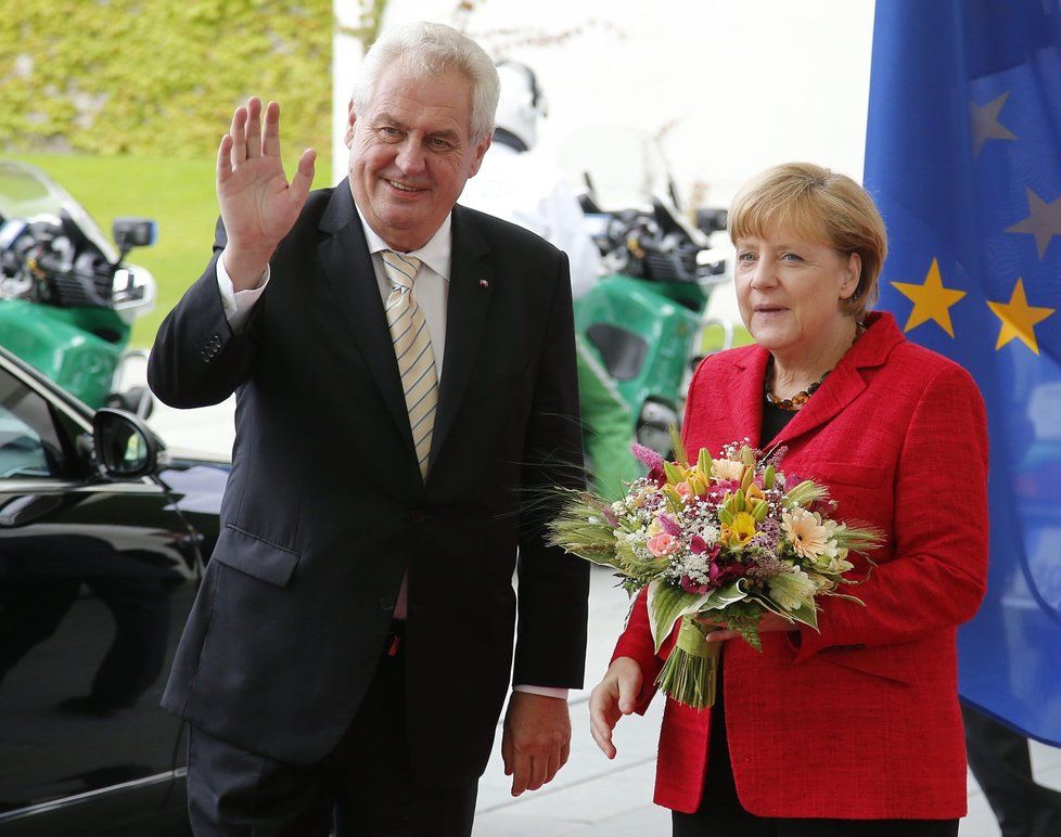 Miloš Zeman při setkání s německou kancléřkou Angelou Merkel