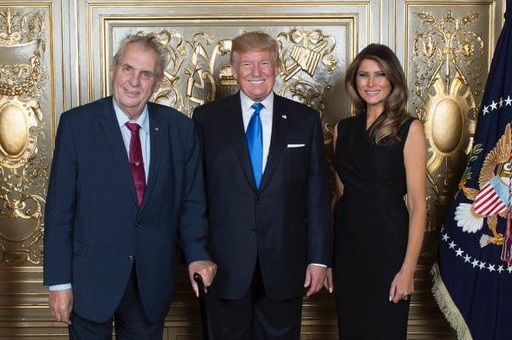 Miloš Zeman se na recepci v USA potkal s Donaldem Trumpem a jeho ženou Melanií