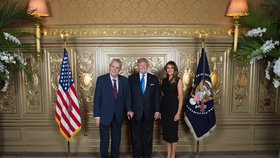Miloš Zeman se na recepci v USA potkal s Donaldem Trumpem a jeho ženou Melanií.