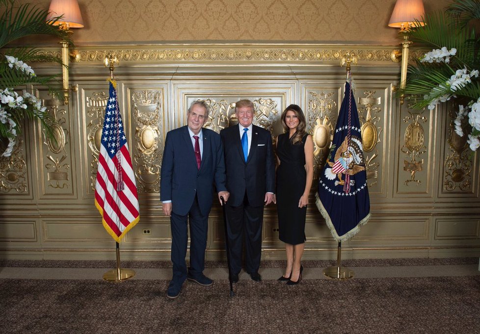 Miloš Zeman se na recepci v USA potkal s Donaldem Trumpem a jeho ženou Melanií.