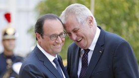 Veselé přivítání v Paříži: Francoise Hollande a Miloš Zeman