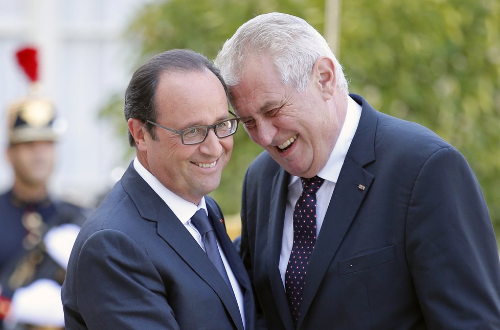 Veselé přivítání v Paříži: Francoise Hollande a Miloš Zeman