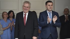Prezident Miloš Zeman slavnostně otevřel letos v lednu první hospic v Libereckém kraji. Vpravo hejtman Martin Půta.