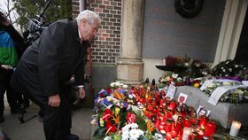 Miloš Zeman zavzpomínal u hrobu Václava Havla na jejich spolupráci