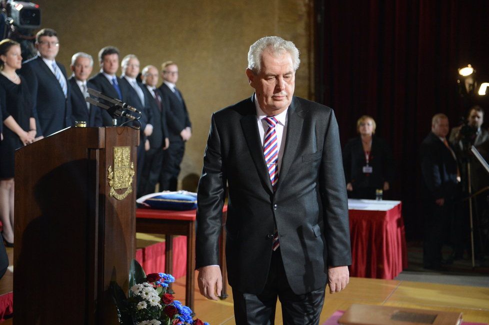 Miloš Zeman má za sebou složení prezidentského slibu, které zvládl zpaměti, i přečtení proslovu.