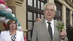 Intimní Miloš Zeman: Kde a v kolika letech přišel o PANICTVÍ?