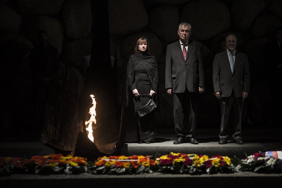 Prezident Zeman na státní návštěvě Izraele zavítal i do jeruzalémského památníku holokaustu Yad Vashem.