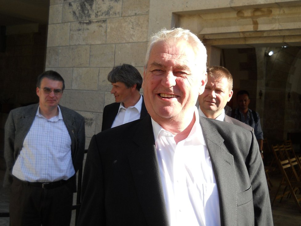 Miloš Zeman strávil v Izraeli tři dny. Spolu s ním tam byl třeba i ministr dopravy Žák (vlevo)