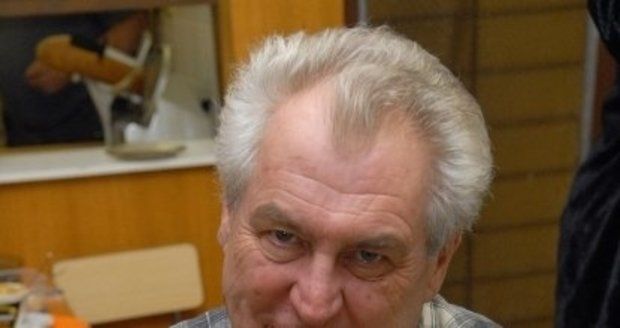 Miloš Zeman se pochlubil, že v mládí zkusil marihuanu