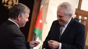 Předali si navzájem řády: Jordánský král Abdalláh II. a český prezident Miloš Zeman