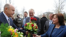 Hejtman Novotný vítá v Karlovarském kraji prezidenta Zemana a jeho choť, první dámu Ivanu