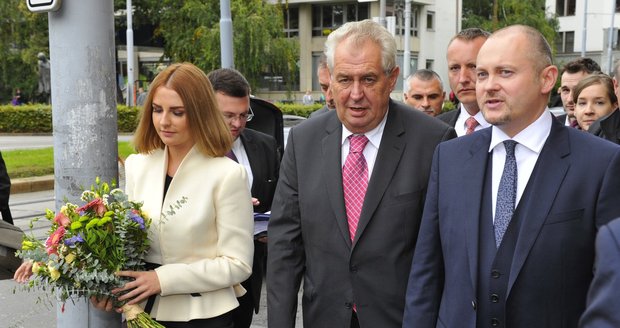 Miloš Zeman s dcerou a hejtmanem Michalem Haškem v září 2013