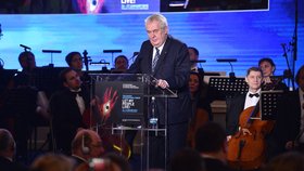 Prezident Miloš Zeman vystoupil na Hradě během kongresu při příležitosti výročí osvobození koncentračního tábora v Osvětimi