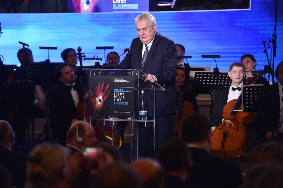 Prezident Miloš Zeman vystoupil na Hradě během kongresu při příležitosti výročí osvobození koncentračního tábora v Osvětimi